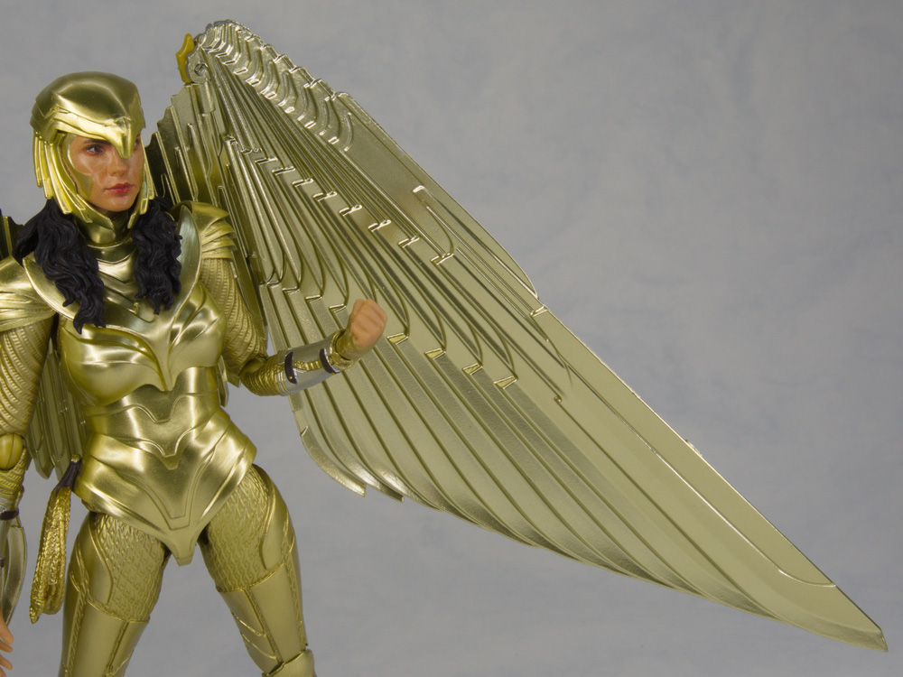 Official Preview SHF WONDER WOMAN Wonder Woman GOLDEN ARMOR (WW84)