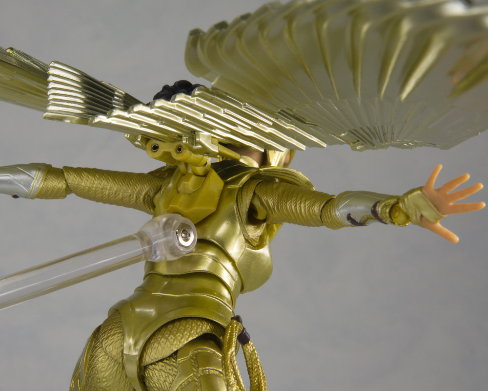 Official Preview SHF WONDER WOMAN Wonder Woman GOLDEN ARMOR (WW84)