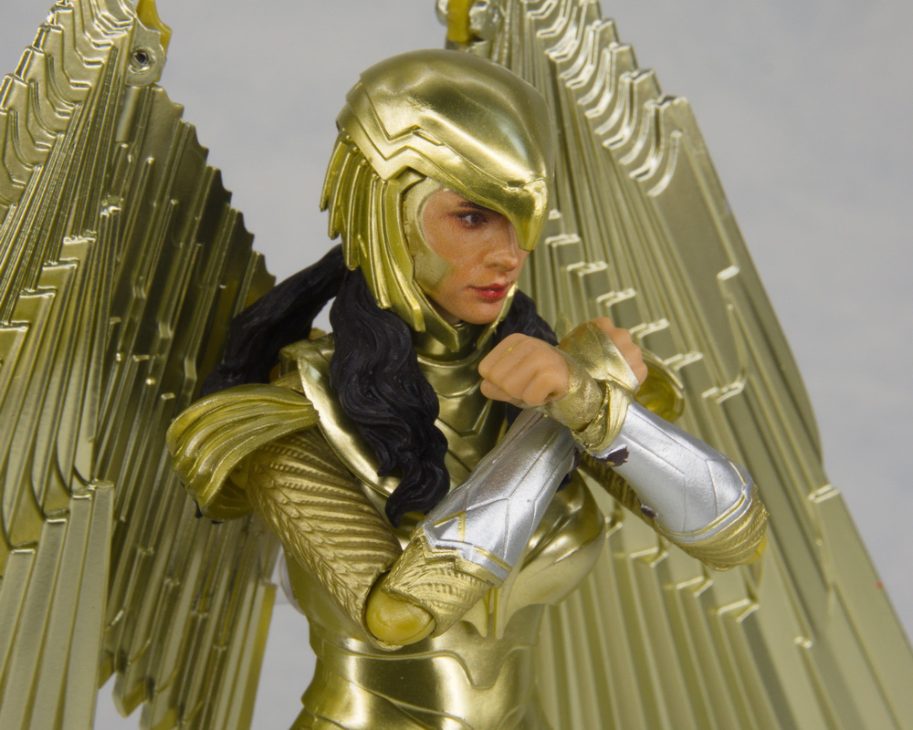 Official Preview SHF WONDER WOMAN Wonder Woman GOLDEN ARMOR (WW84)