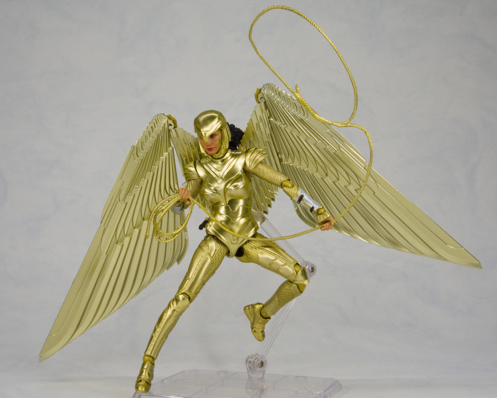 Official Preview SHF WONDER WOMAN Wonder Woman GOLDEN ARMOR (WW84)