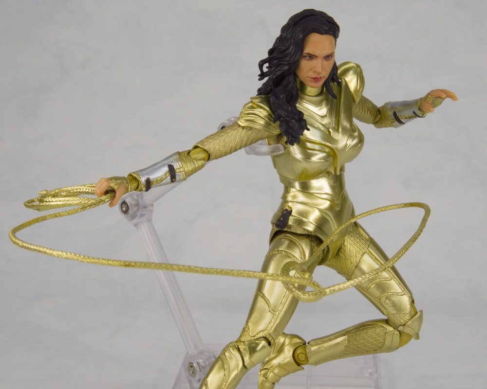 Official Preview SHF WONDER WOMAN Wonder Woman GOLDEN ARMOR (WW84)
