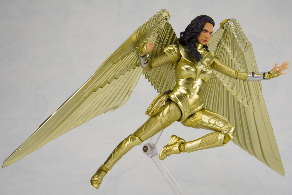 Official Preview SHF WONDER WOMAN Wonder Woman GOLDEN ARMOR (WW84)