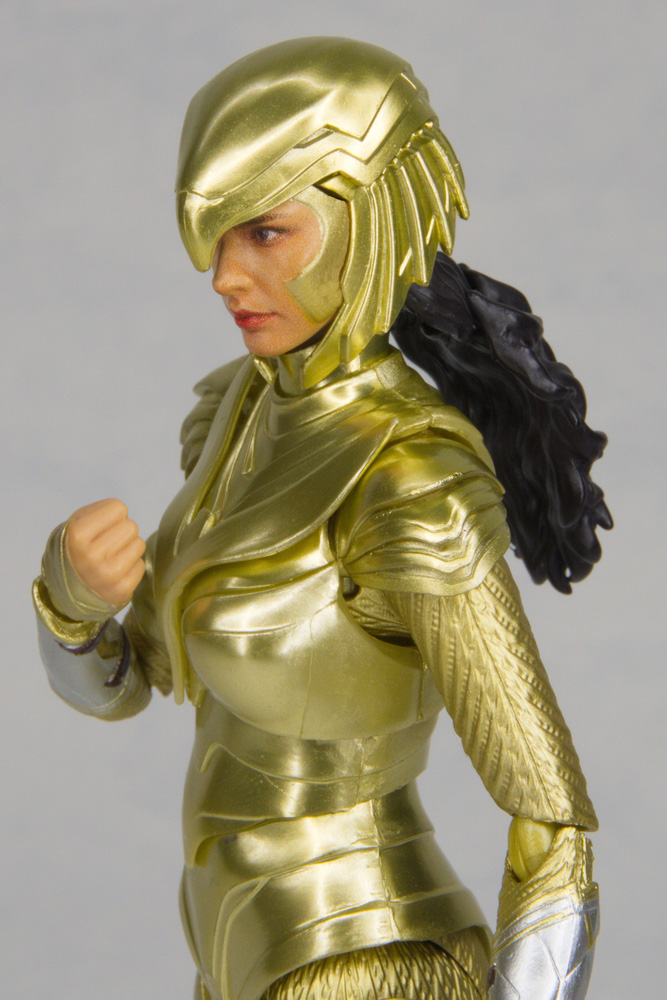 Official Preview SHF WONDER WOMAN Wonder Woman GOLDEN ARMOR (WW84)