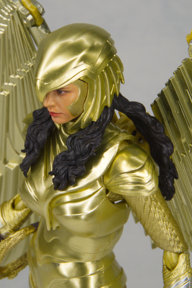 Official Preview SHF WONDER WOMAN Wonder Woman GOLDEN ARMOR (WW84)