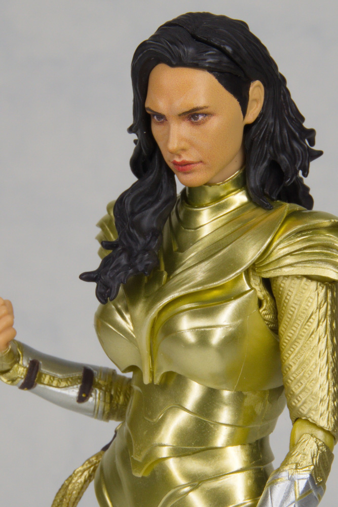 Official Preview SHF WONDER WOMAN Wonder Woman GOLDEN ARMOR (WW84)