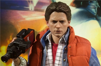 รีวิวภาพถ่ายจริง Hot Toys Back to the Future Marty & Dog Einstein