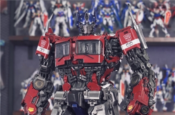 ภาพถ่ายรีวิวสวย ๆ ของฟิกเกอร์ Cybertronian Optimus Prime Yolopark