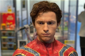Queen Studio กับภาพถ่ายสินค้าจริง Iron Spider-Man Bust