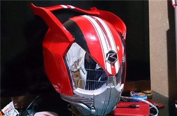 เห็นแล้วทึ่ง!!! ทำหัวไรเดอร์ Drive จากหมวกกันน็อก