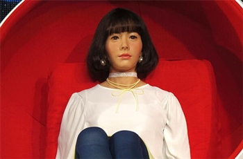 เปิดตัวไอดอลหุ่นยนต์ครั้งแรกที่ห้างสรรพสินค้า Parco ที่ญี่ปุ่น