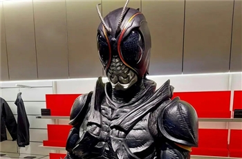 แชร์ชัด ๆ กับ Kamen Rider Black Sun & Battle Hopper