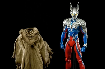 แถมเสริม Stand Platform ไปกับ Threezero Beria และ Ultraman Zero