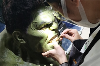 Queen Studios แชร์ภาพเบื้องหลังงานปั้นบัสขนาด 1/1 ของ Hulk