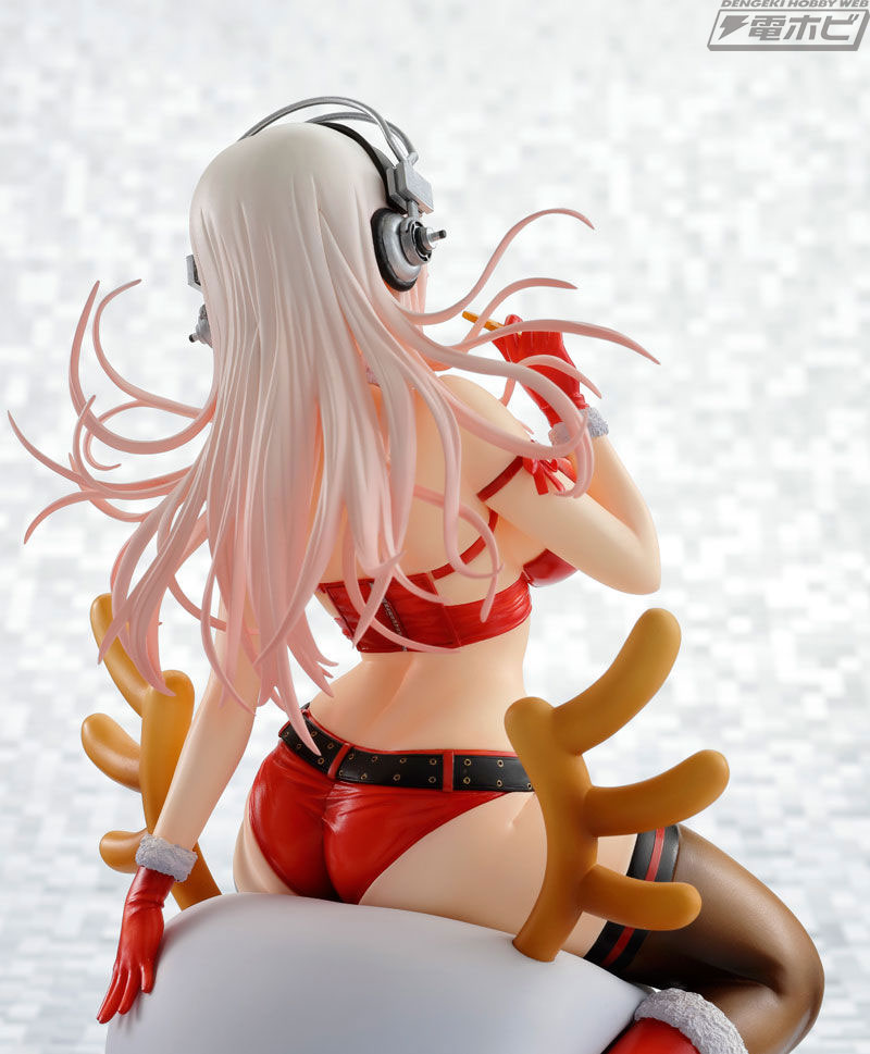 Super Sonico Christmas Ver. 1/7 Complete Figure