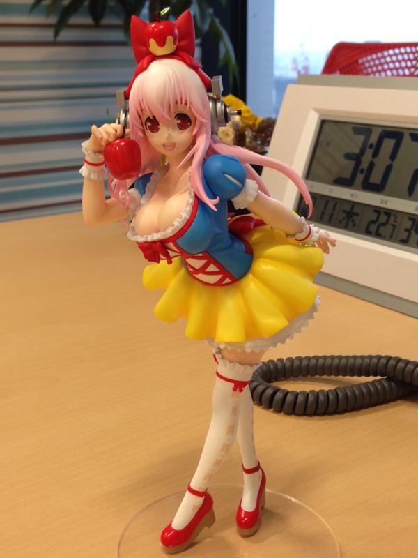 Super Sonico figure by FuRyu