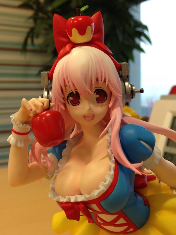 Super Sonico figure by FuRyu