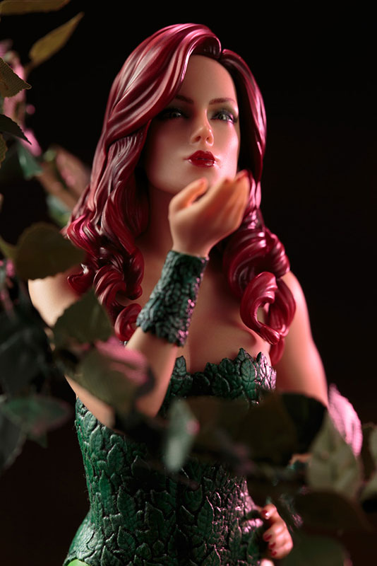 ARTFX+ - DC UNIVERSE: Poison Ivy 1/10 Complete Figure