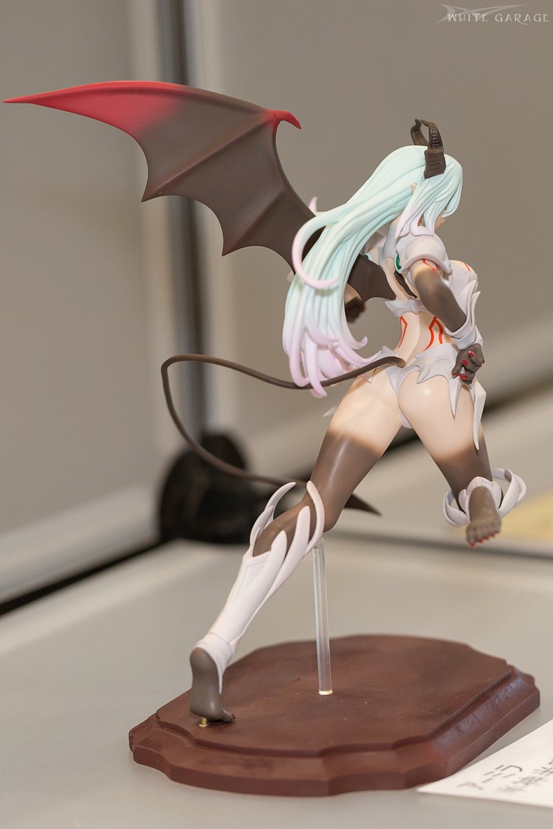 Armira of cyanoacrylate