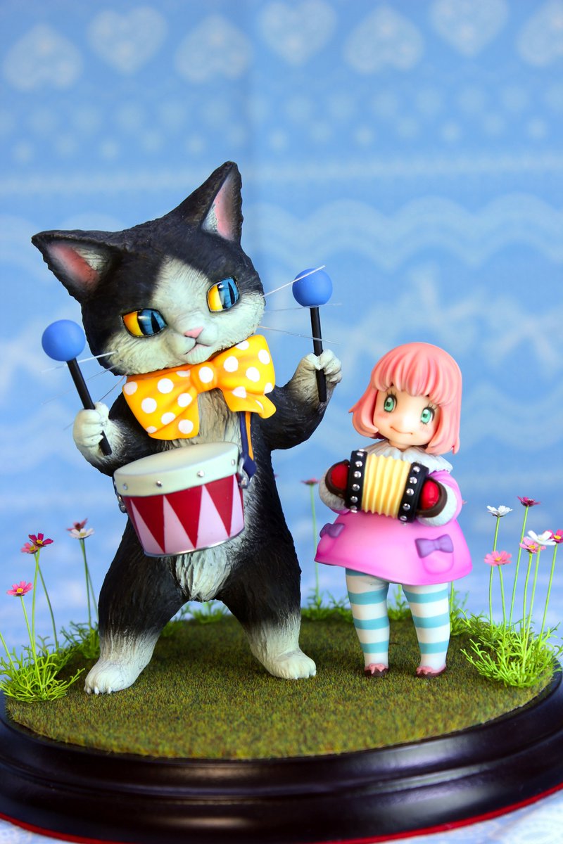 Momo and a cat from Lion in March