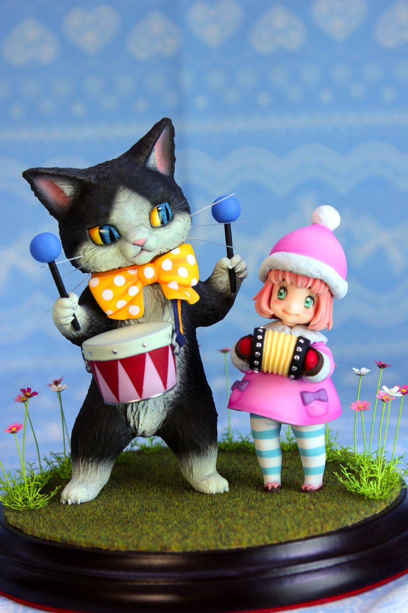 Momo and a cat from Lion in March