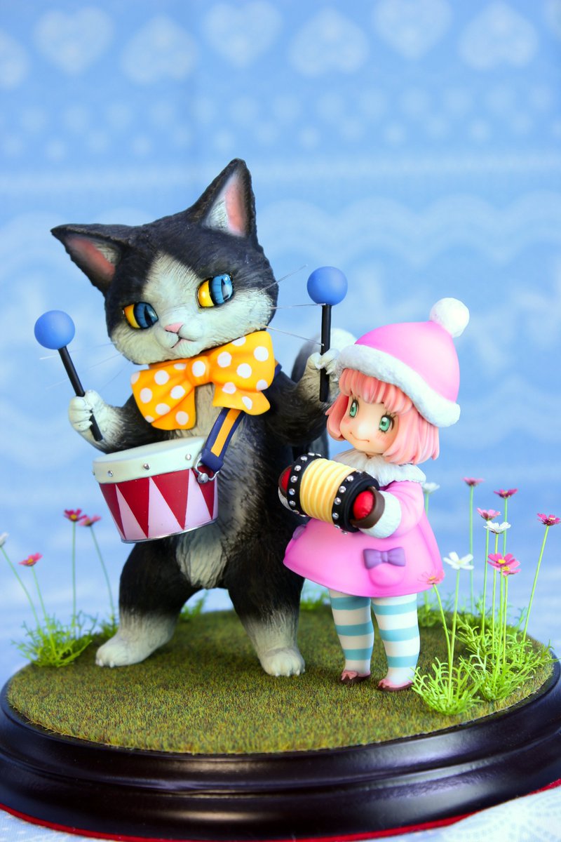 Momo and a cat from Lion in March