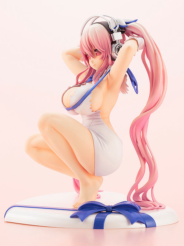 Super Sonico x Is It Wrong to Try to Pick Up Girls in a Dungeon? - Super Sonico Hestia ver.