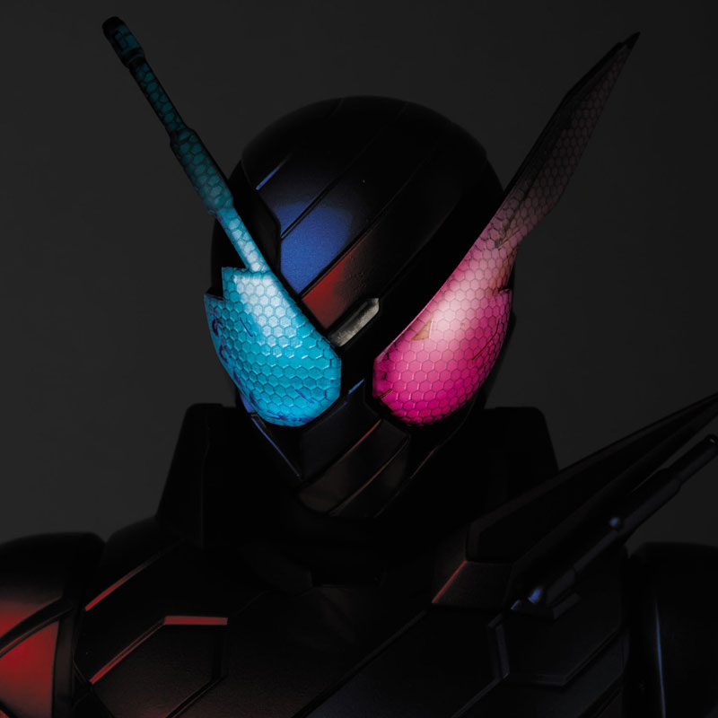 Real Action Heroes No.779 RAH GENESIS - Kamen Rider Build Rabbit Tank Form