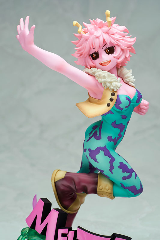 My Hero Academia Mina Ashido Hero Suit Ver. 1/8 Complete Figure (Takara Tomy)