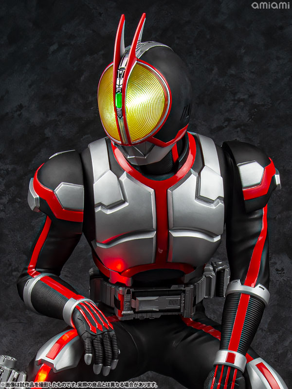 Ultimate Article Kamen Rider Faiz (MegaHouse)