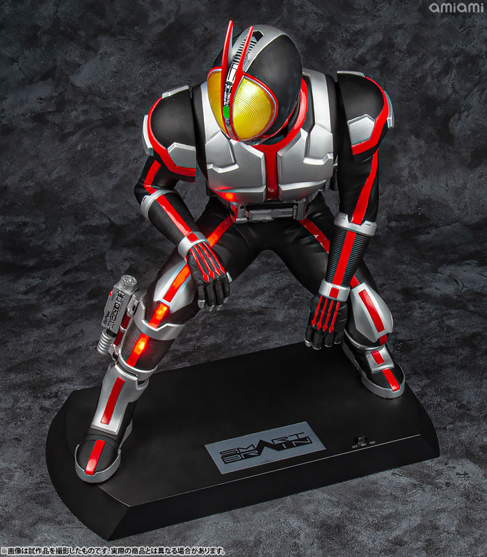 Ultimate Article Kamen Rider Faiz (MegaHouse)