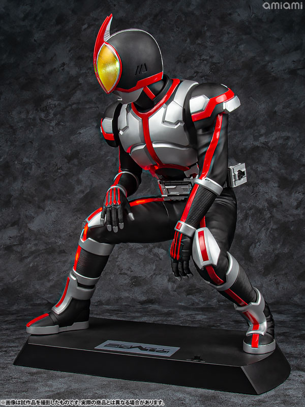 Ultimate Article Kamen Rider Faiz (MegaHouse)