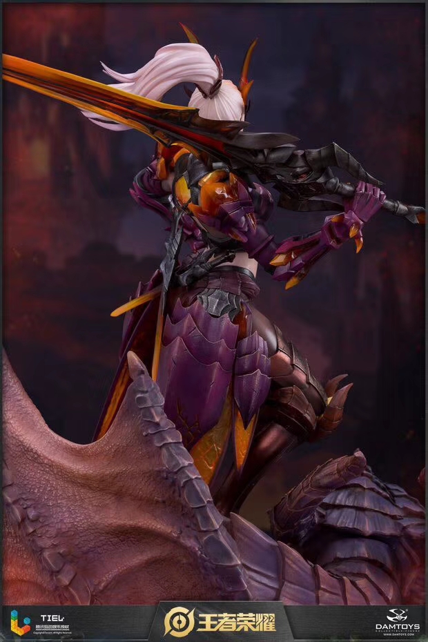 Lady of War Hua Mulan (King of Glory)