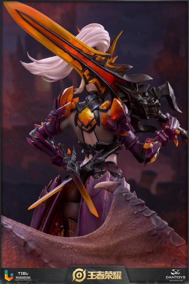 Lady of War Hua Mulan (King of Glory)