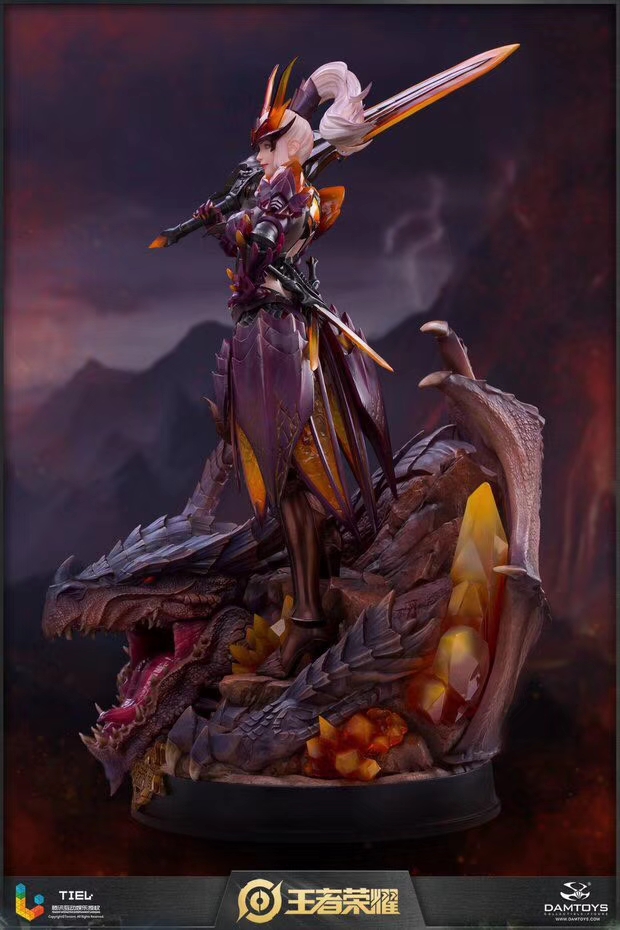 Lady of War Hua Mulan (King of Glory)