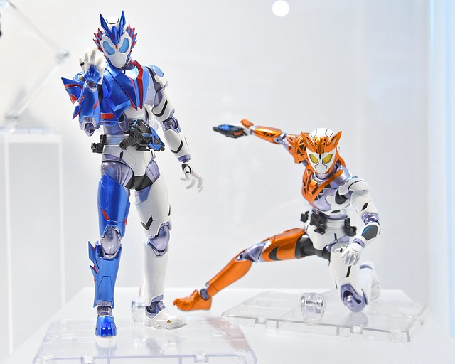 S.H.Figuarts Kamen Rider Vulcan Shooting Wolf (Bandai)