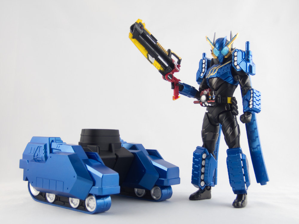 S.H. Figuarts Kamen Rider Build Tank Form (Bandai)