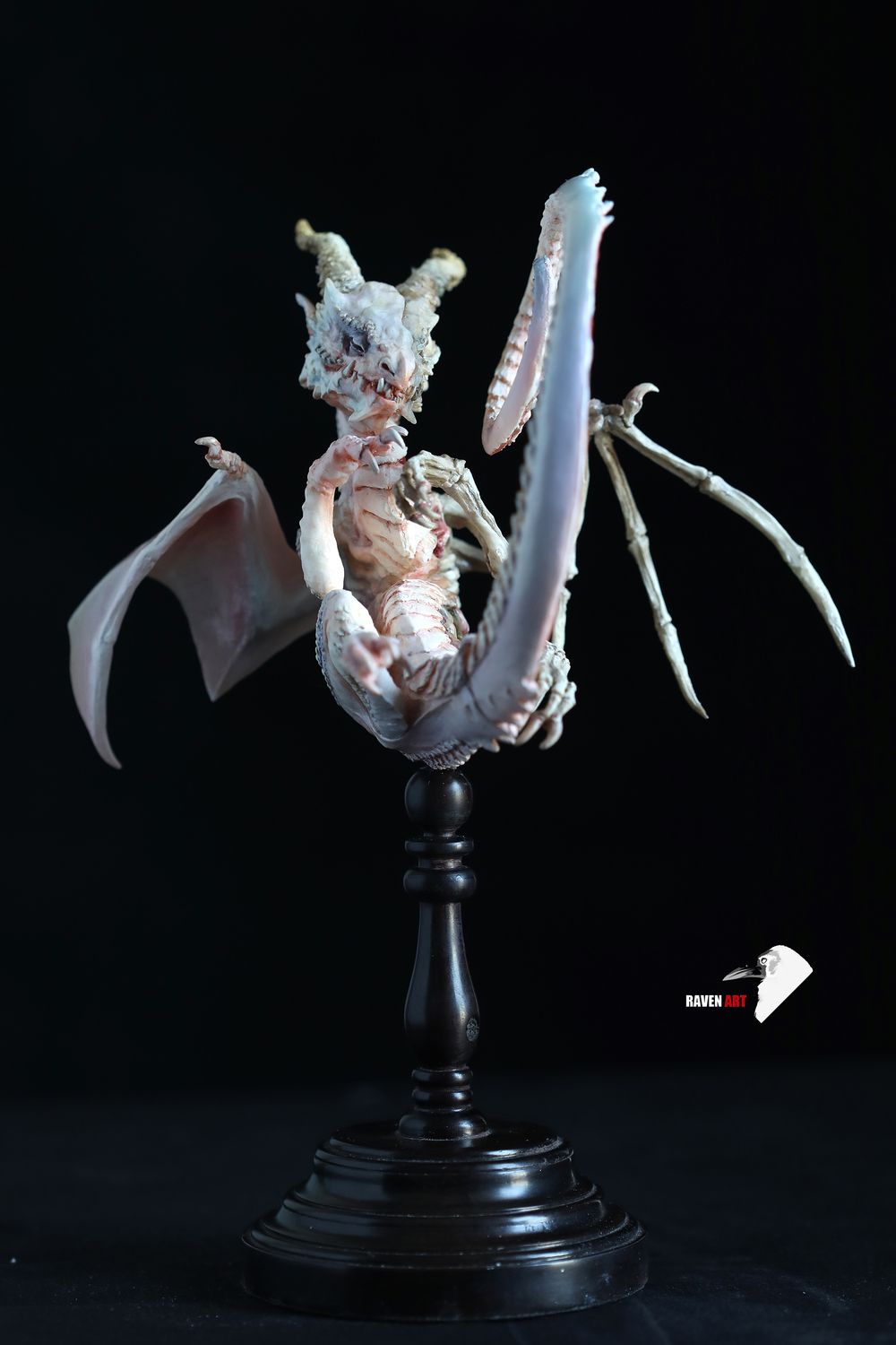 Storytelling Studio - The dragon specimen - white version