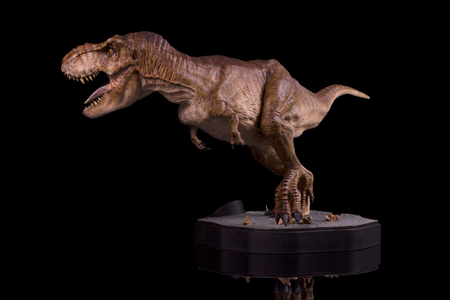 Jurassic World – Final Battle Tyrannosaurus Rex 1:24 Scale Statue