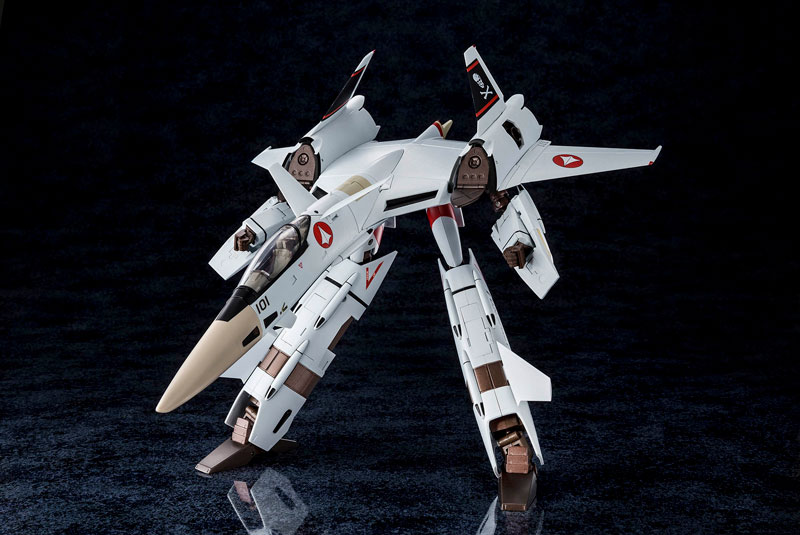 The Super Dimension Fortress Macross Flash Back 2012 1/60 Complete Transformation VF-4A Lightning III w/Hikaru Ichijyou Piloting