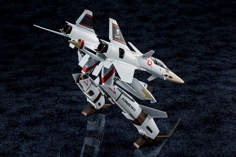 The Super Dimension Fortress Macross Flash Back 2012 1/60 Complete Transformation VF-4A Lightning III w/Hikaru Ichijyou Piloting