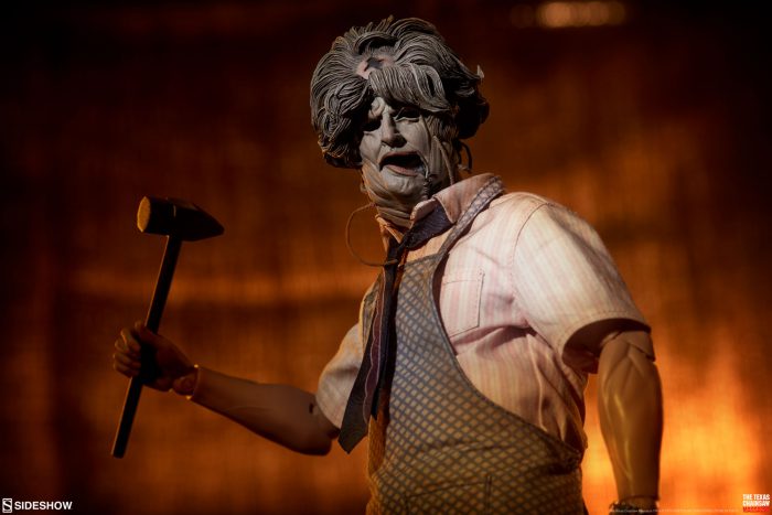 Don't Open That Door: Leatherface Deluxe Sixth Scale Figure
