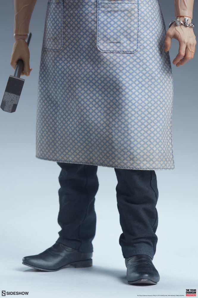 Don't Open That Door: Leatherface Deluxe Sixth Scale Figure