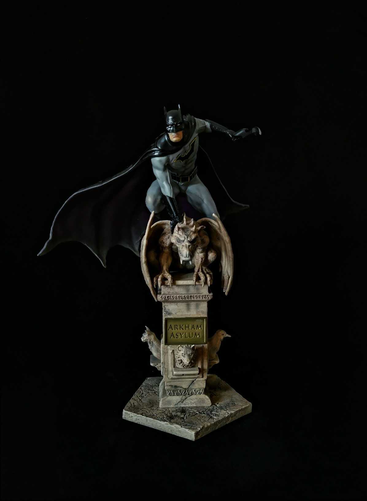 1/10 Batman Statue