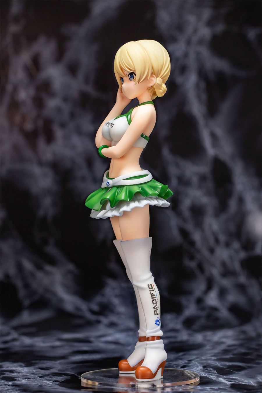 Girls und Panzer x PACIFIC - Darjeeling -Race Queen ver.- Resized Edition 1/5 