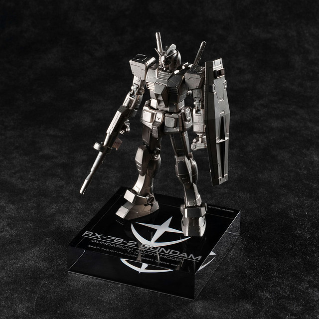 Gundarium alloy model 1/144 RX-78-2 Gundam