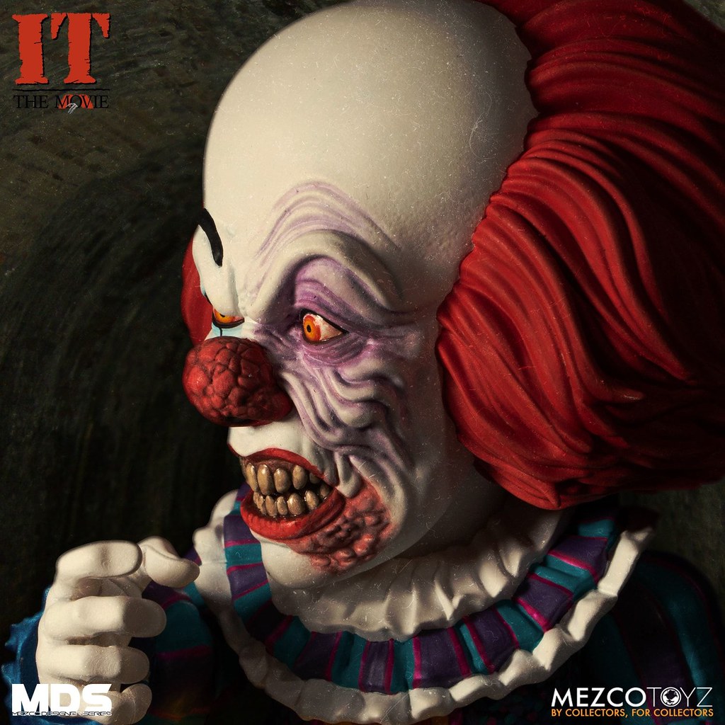 MEZCO DESIGNER SERIES IT (1990): Pennywise Deluxe Version