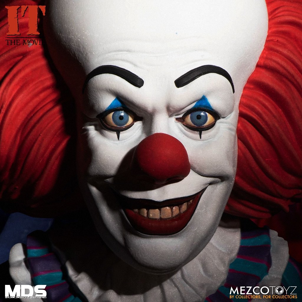 MEZCO DESIGNER SERIES IT (1990): Pennywise Deluxe Version