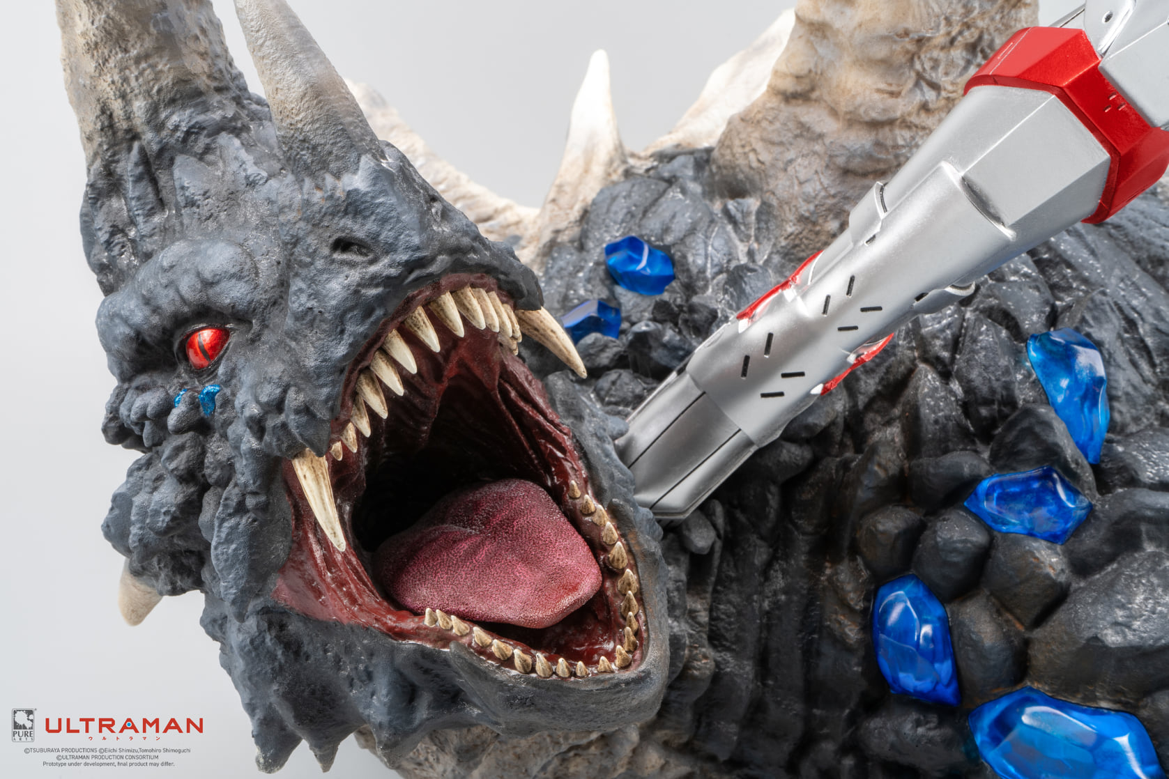 Ultraman VS Black King 1/4 Statue