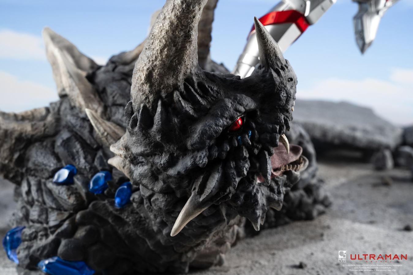 Ultraman VS Black King 1/4 Statue