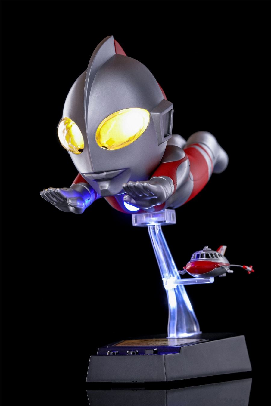 Q version of the floating Ultraman